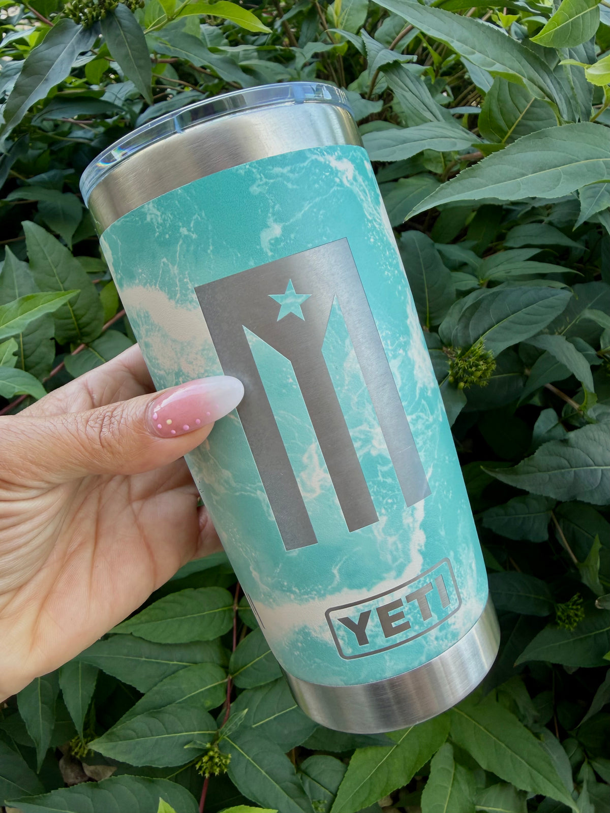 Vista de Playa Yeti 20 oz Tumbler